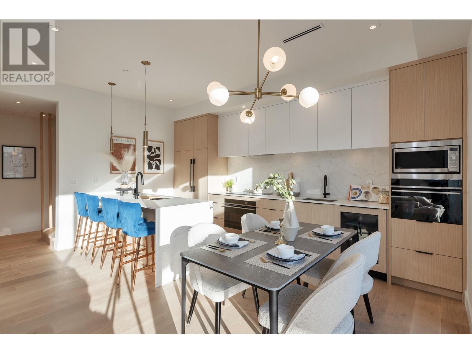 Photo 10 of 32 E 37th Avenue, Vancouver BC