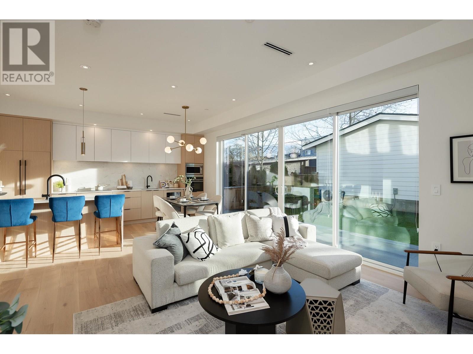 Photo 2 of 32 E 37th Avenue, Vancouver BC