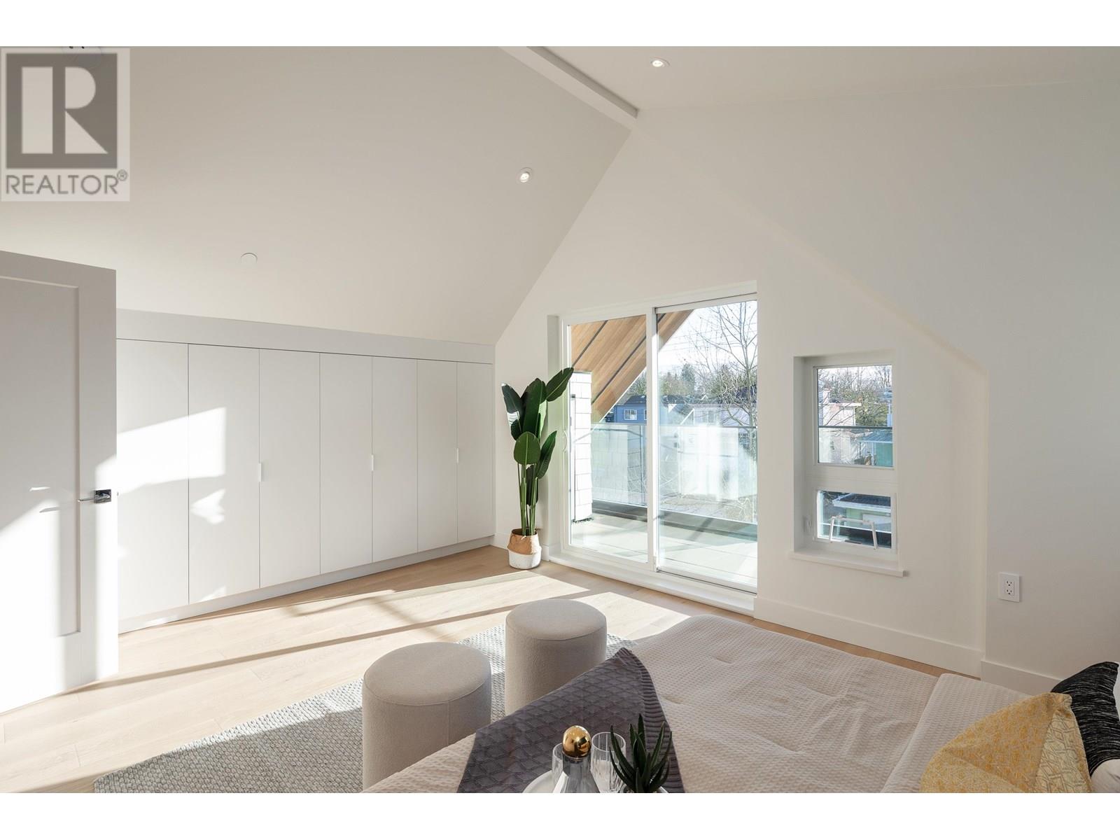 Photo 24 of 32 E 37th Avenue, Vancouver BC