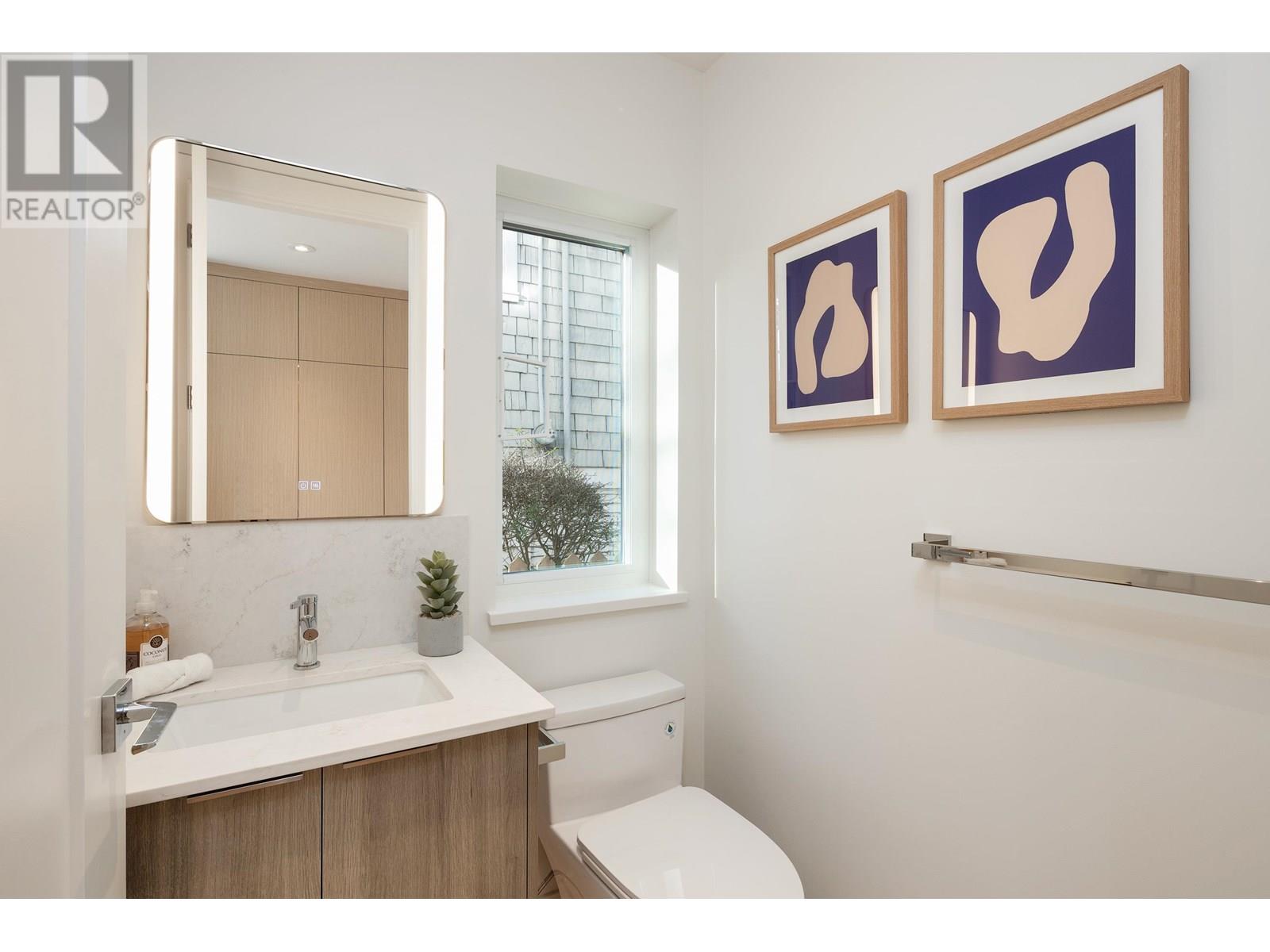 Photo 18 of 32 E 37th Avenue, Vancouver BC