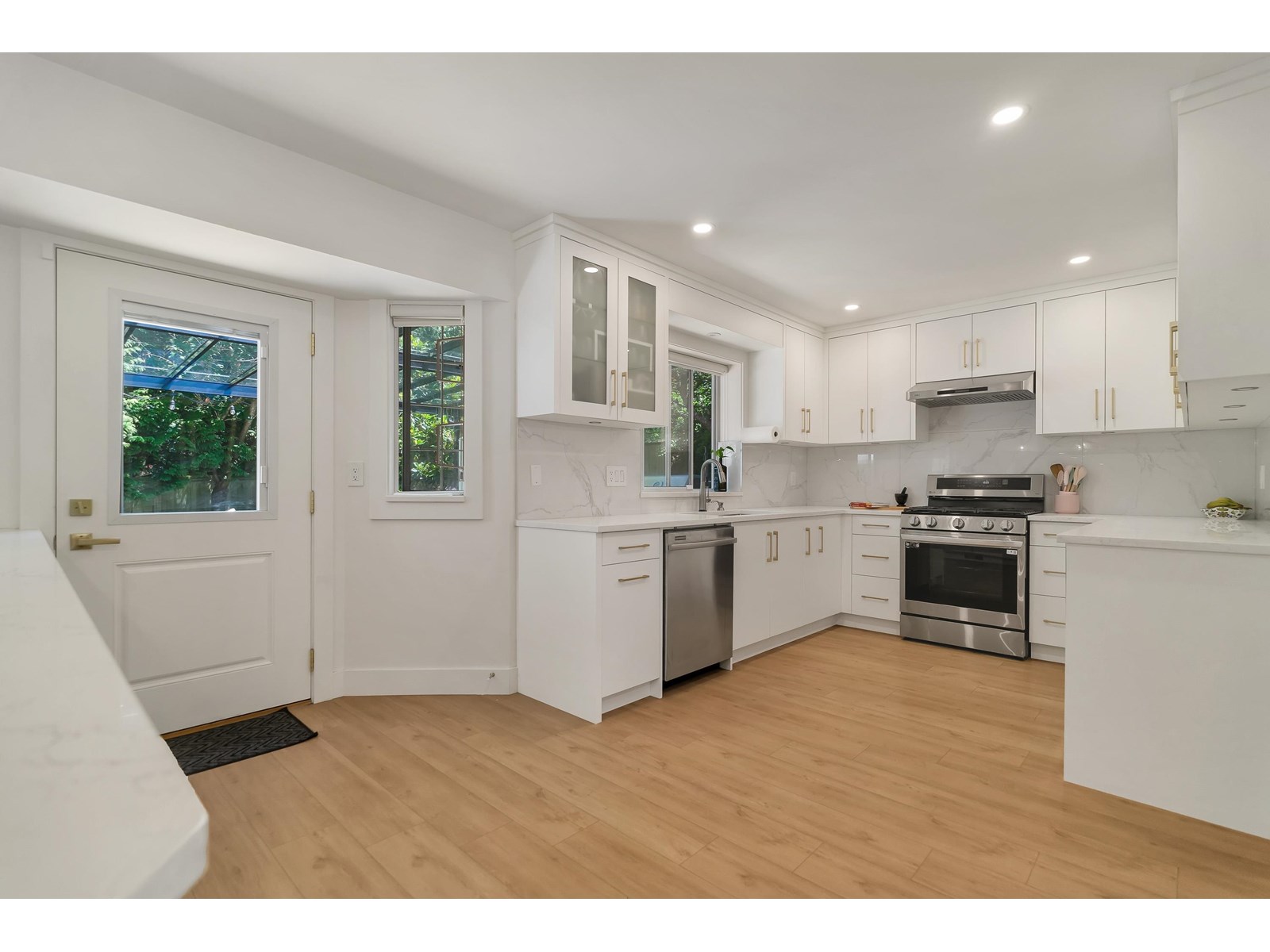 Photo 16 of 12767 27 A Avenue, Surrey BC