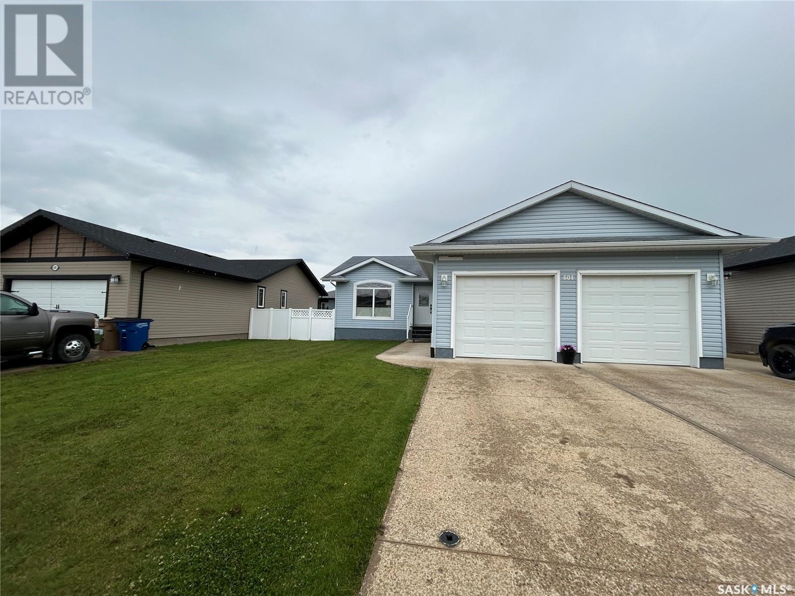 Photo 2 of 604 Forester Crescent, Tisdale SK