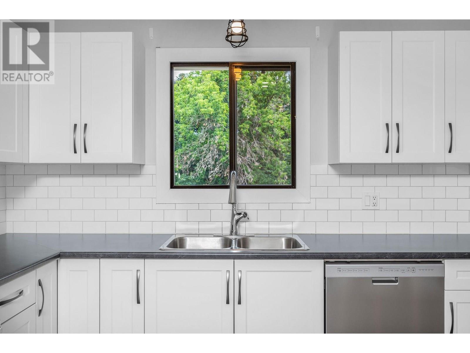  1301 43 Avenue, Vernon