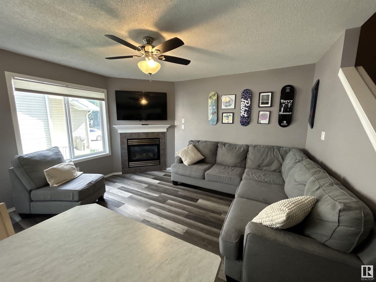 Photo 3 of 59 5001 62 St, Beaumont AB