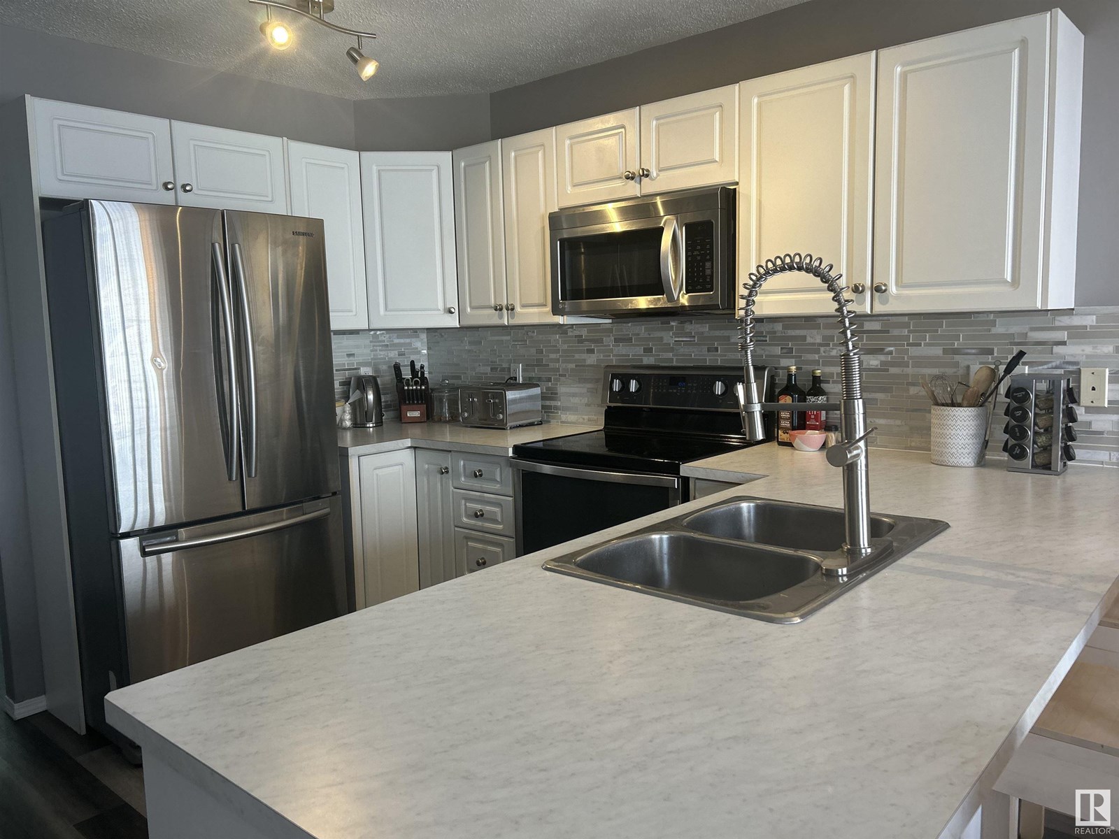 Photo 16 of 59 5001 62 St, Beaumont AB