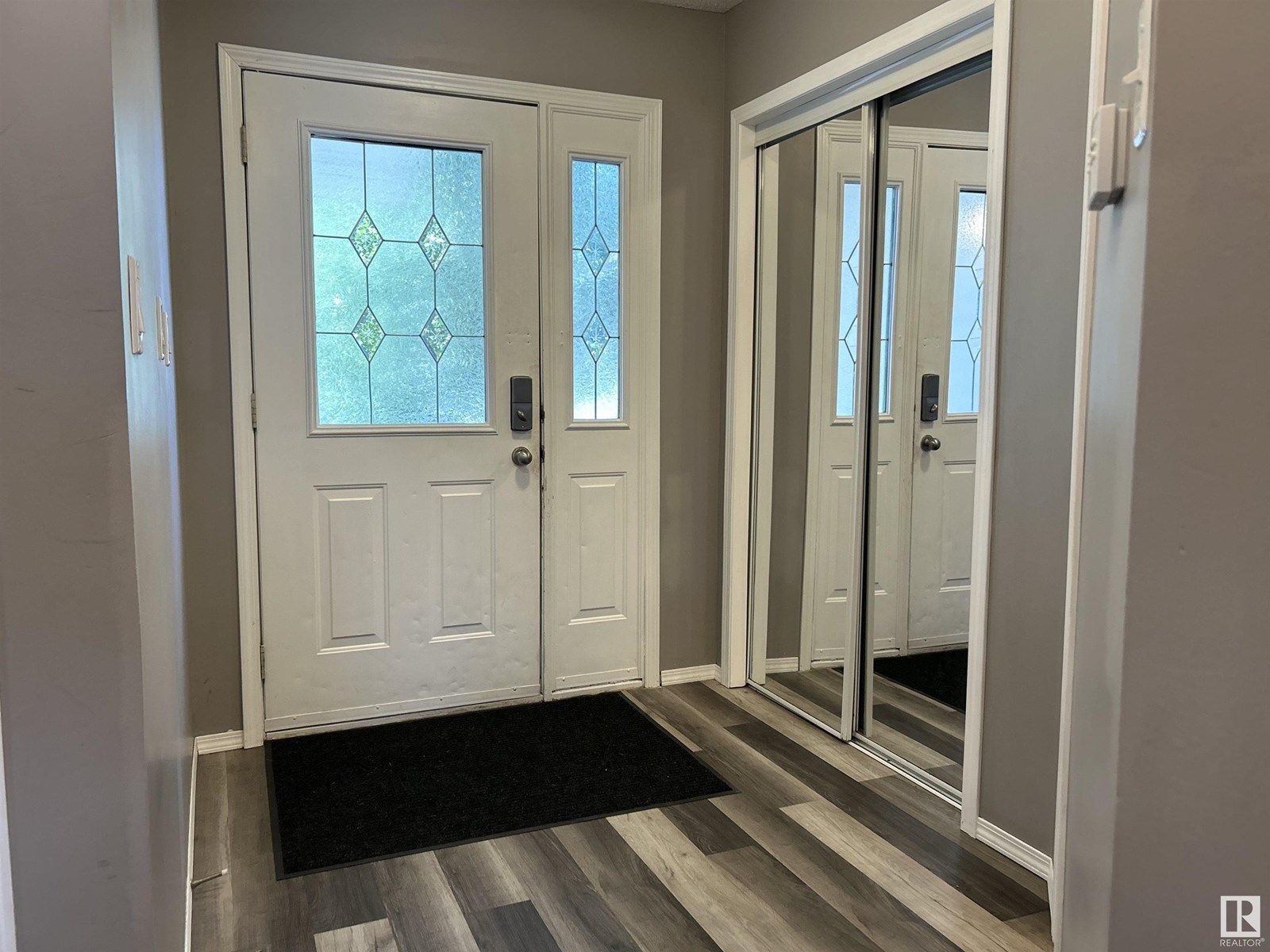 Photo 6 of 59 5001 62 St, Beaumont AB
