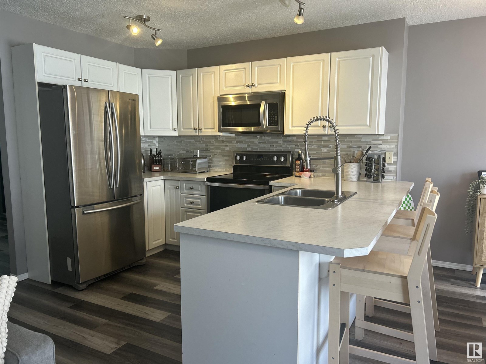 Photo 7 of 59 5001 62 St, Beaumont AB