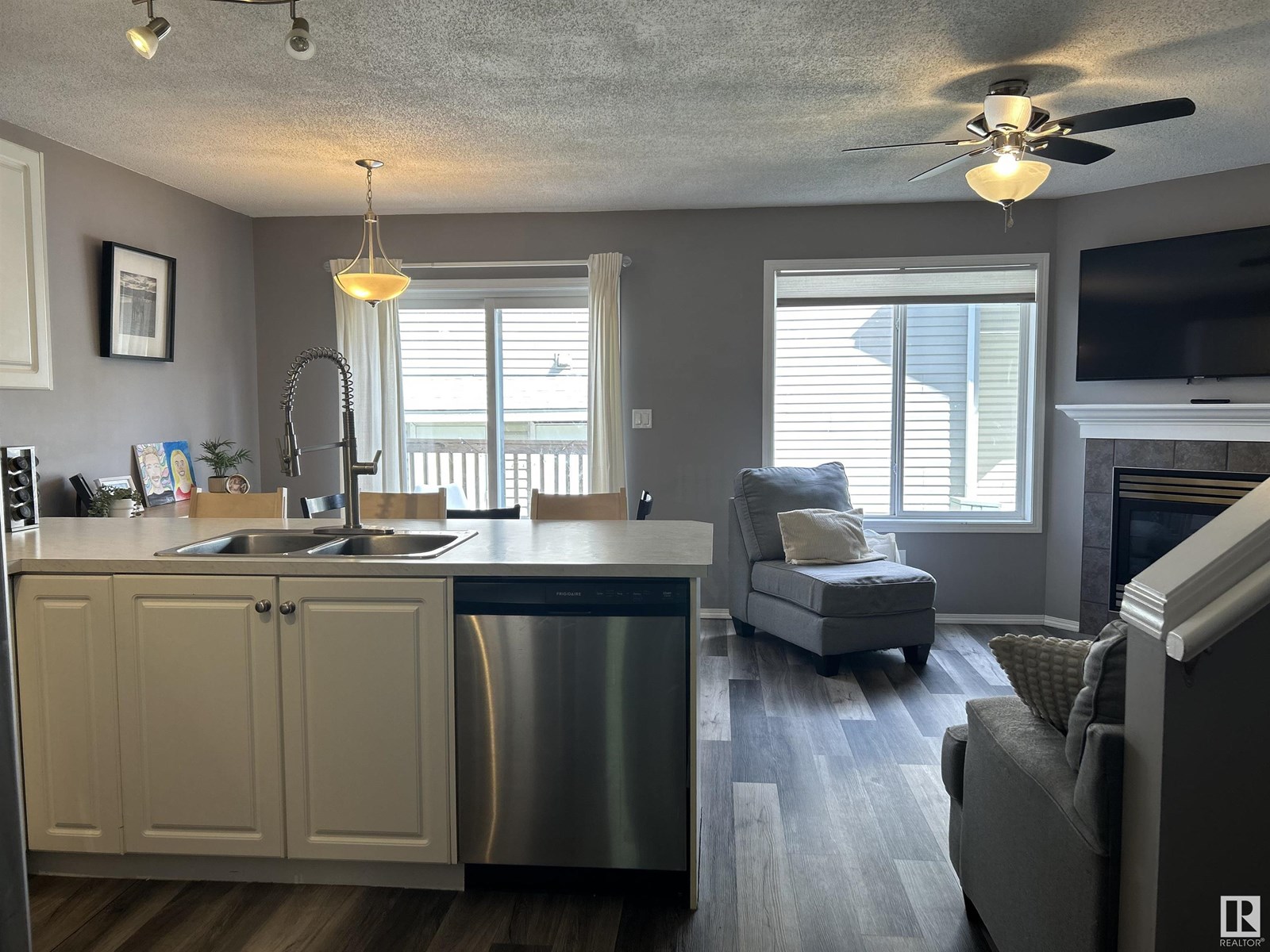 Photo 18 of 59 5001 62 St, Beaumont AB