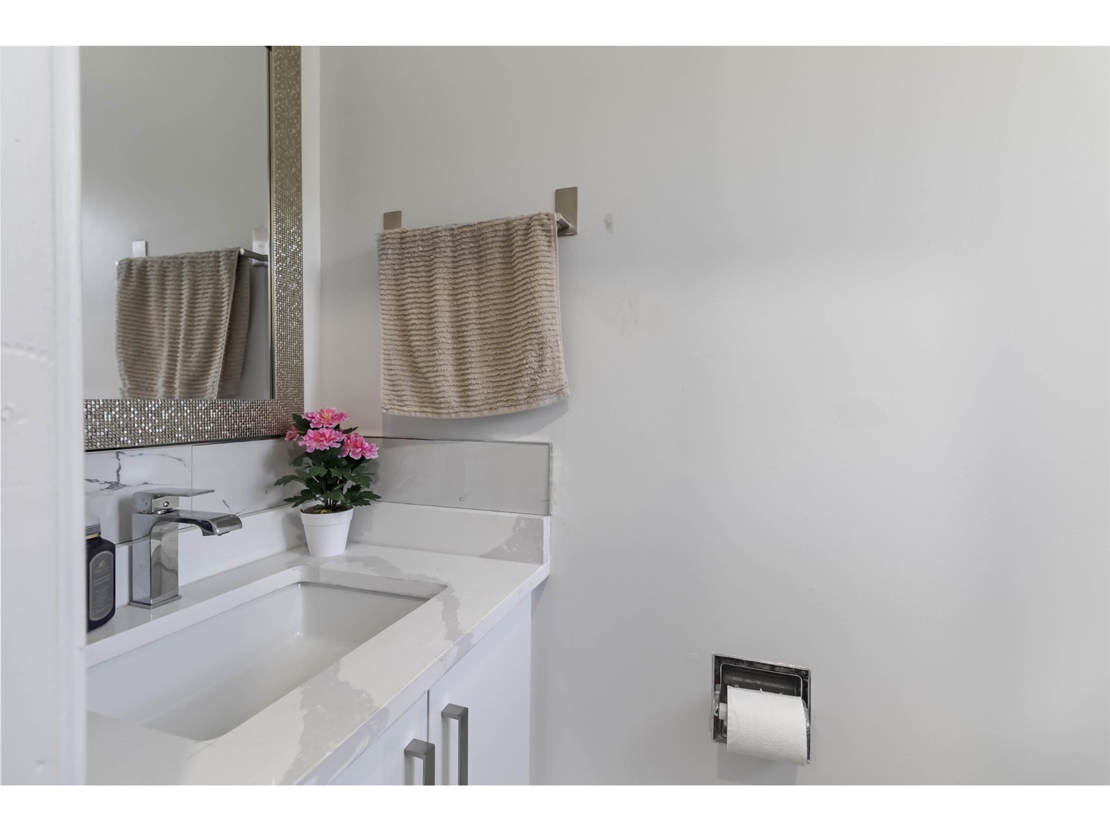 Photo 21 of 3045 Mouat Drive, Abbotsford BC