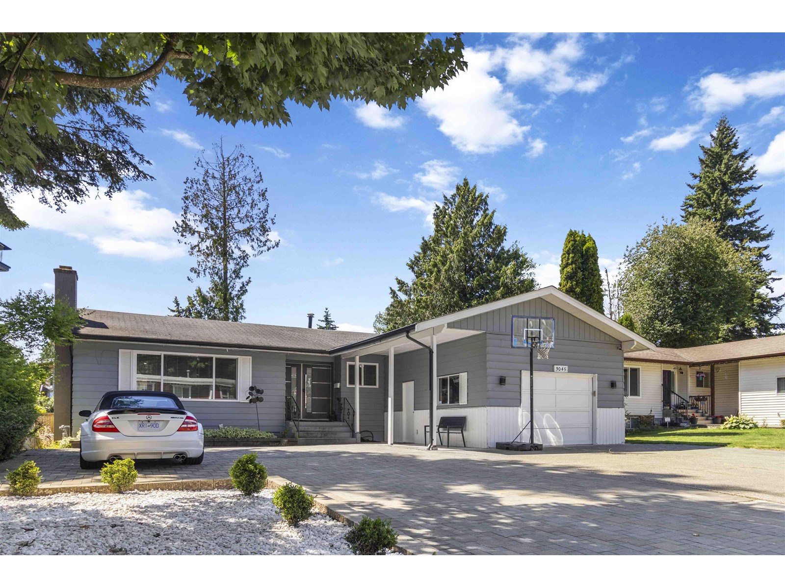Photo 1 of 3045 Mouat Drive, Abbotsford BC