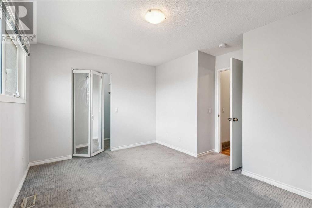 Single Family House Bi-level for Sale in  Berwick Road NW Beddington Heights Calgary 