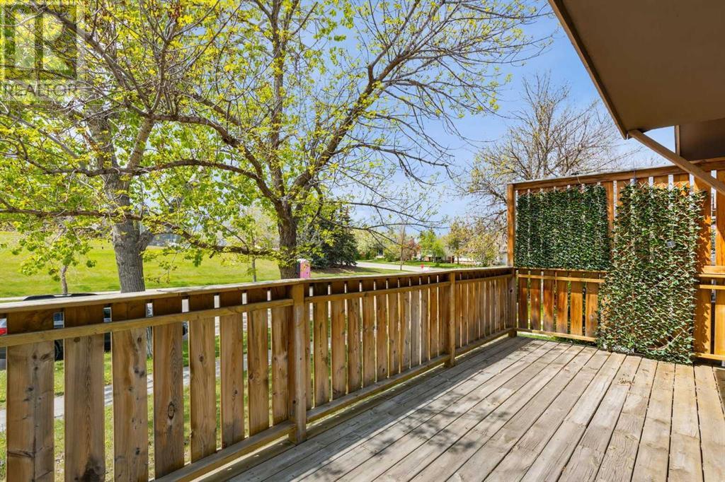 Single Family House Bi-level for Sale in  Berwick Road NW Beddington Heights Calgary 