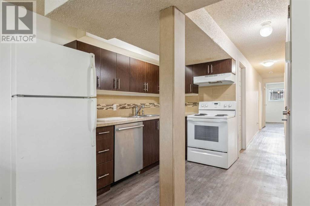 Single Family House Bi-level for Sale in  Berwick Road NW Beddington Heights Calgary 