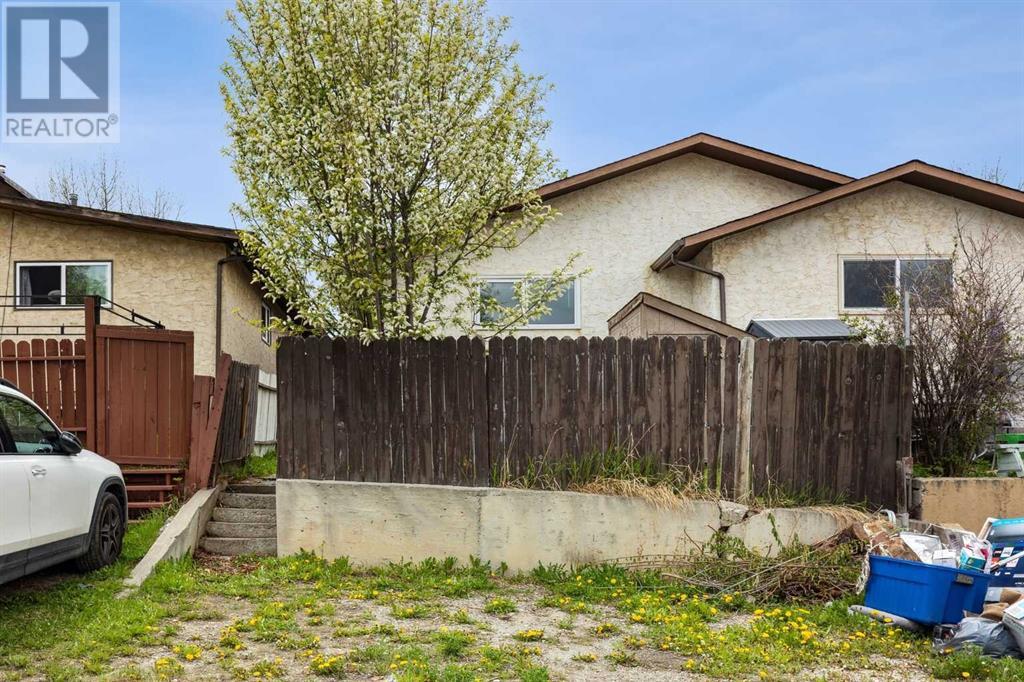 Single Family House Bi-level for Sale in  Berwick Road NW Beddington Heights Calgary 