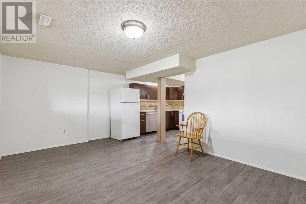 Single Family House Bi-level for Sale in  Berwick Road NW Beddington Heights Calgary 