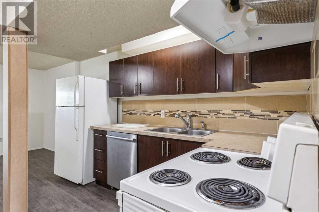 Single Family House Bi-level for Sale in  Berwick Road NW Beddington Heights Calgary 