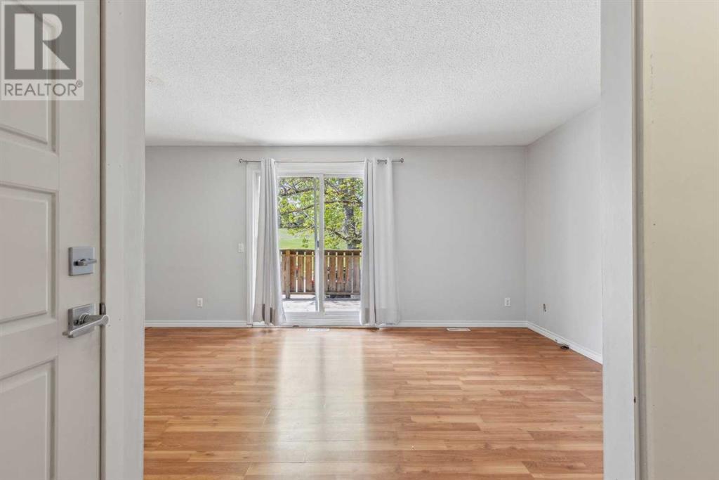 Single Family House Bi-level for Sale in  Berwick Road NW Beddington Heights Calgary 