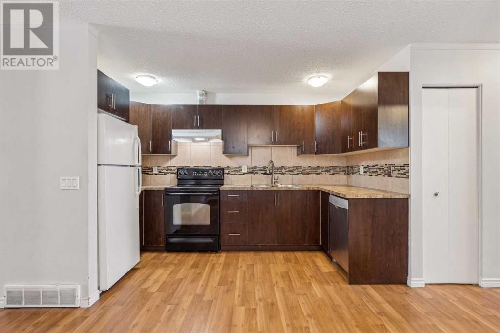 Single Family House Bi-level for Sale in  Berwick Road NW Beddington Heights Calgary 