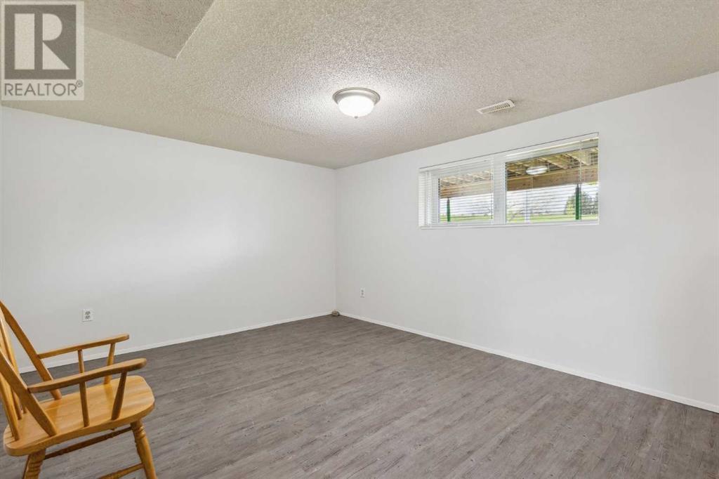 Single Family House Bi-level for Sale in  Berwick Road NW Beddington Heights Calgary 