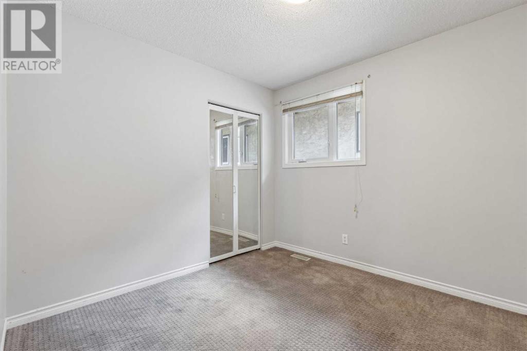 Single Family House Bi-level for Sale in  Berwick Road NW Beddington Heights Calgary 