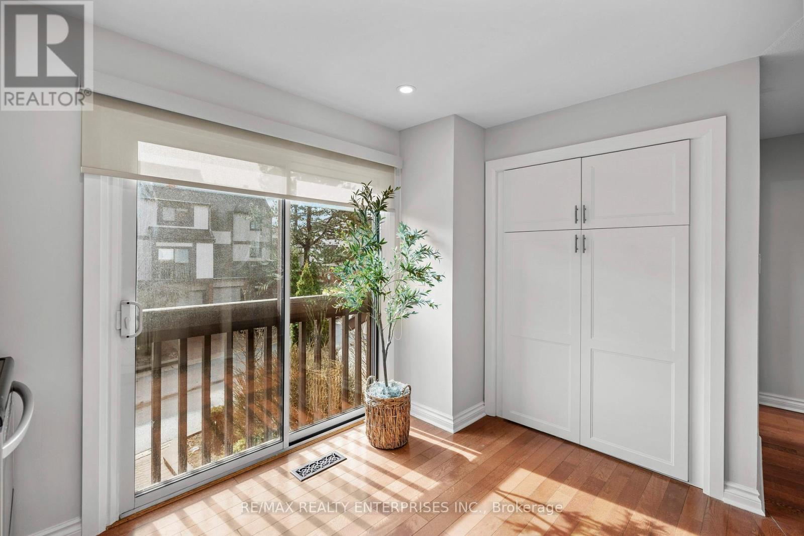 Photo 13 of 40 1060 Walden Circle, Mississauga ON