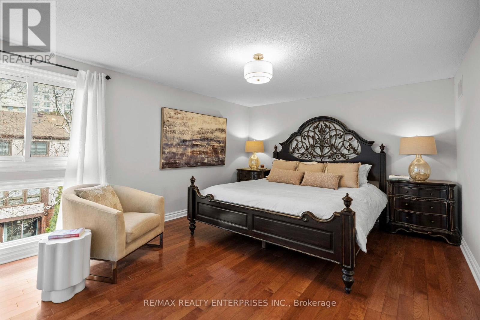 Photo 14 of 40 1060 Walden Circle, Mississauga ON