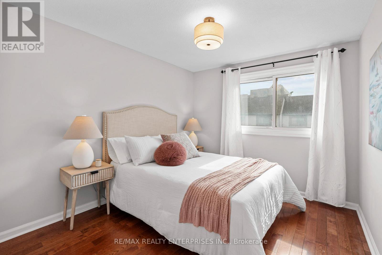 Photo 18 of 40 1060 Walden Circle, Mississauga ON