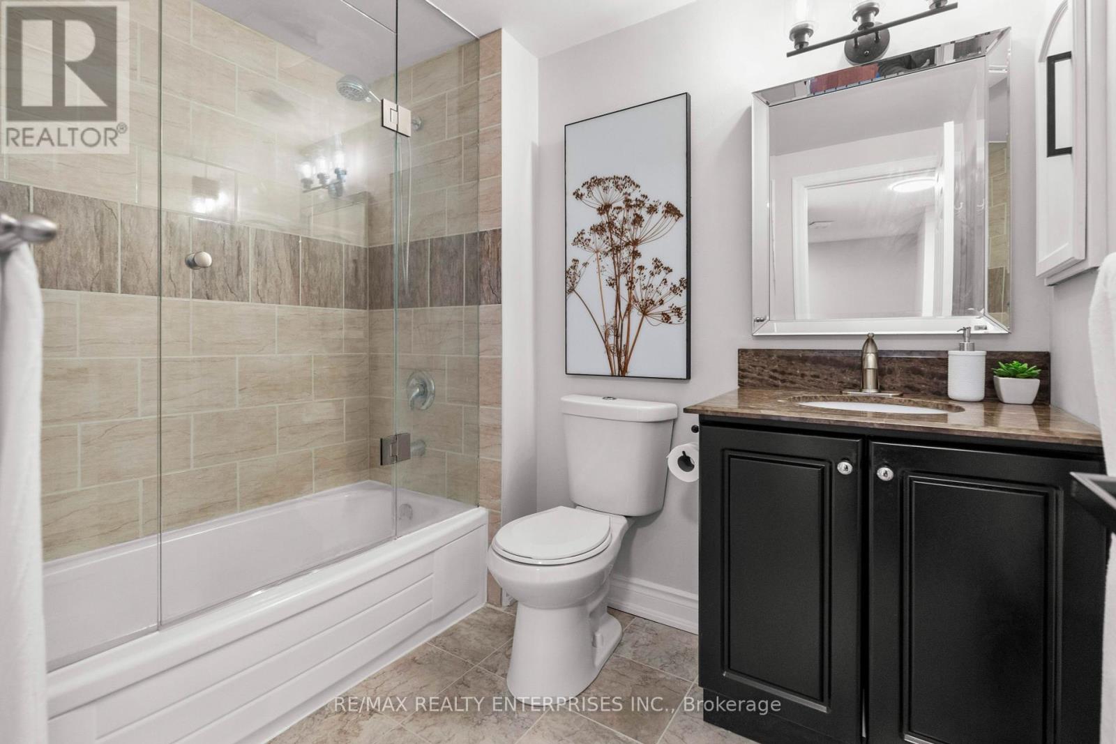 Photo 19 of 40 1060 Walden Circle, Mississauga ON