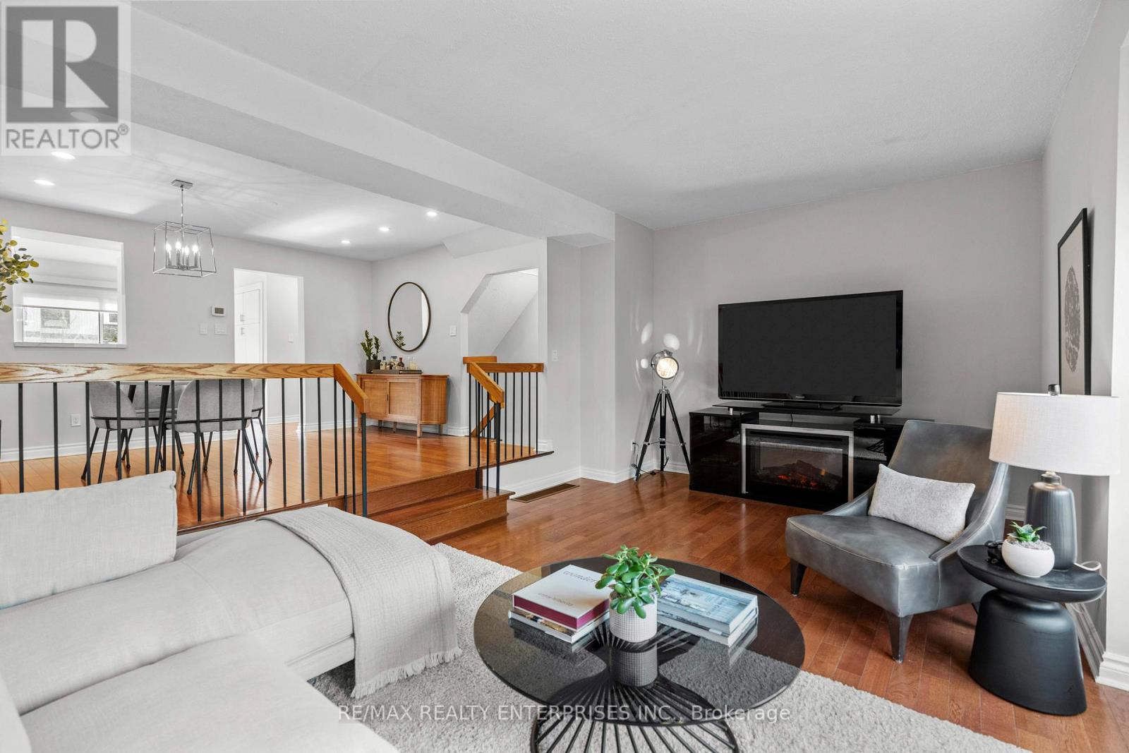 Photo 2 of 40 1060 Walden Circle, Mississauga ON