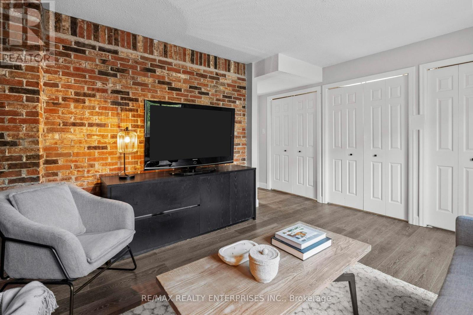 Photo 22 of 40 1060 Walden Circle, Mississauga ON