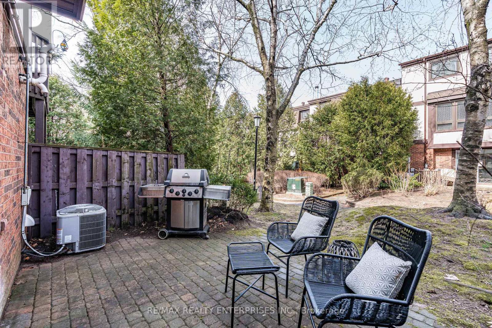 Photo 24 of 40 1060 Walden Circle, Mississauga ON