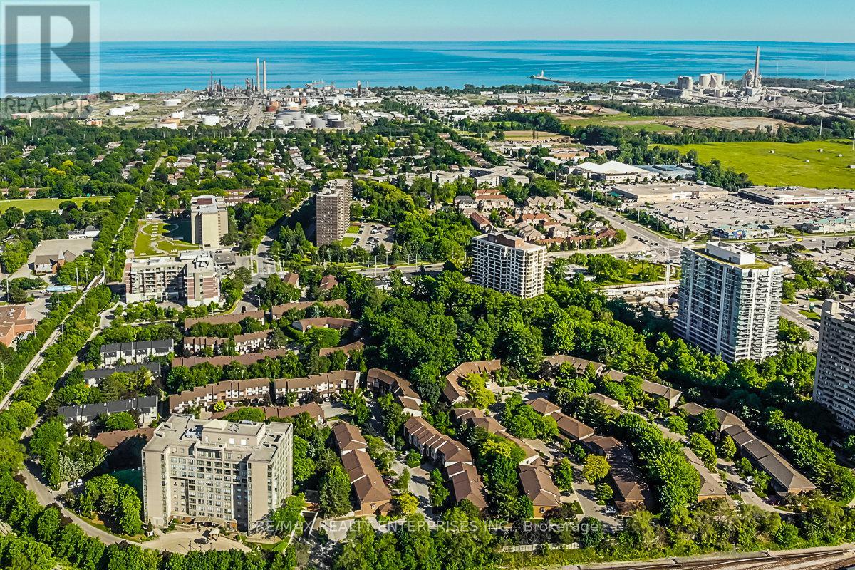Photo 26 of 40 1060 Walden Circle, Mississauga ON