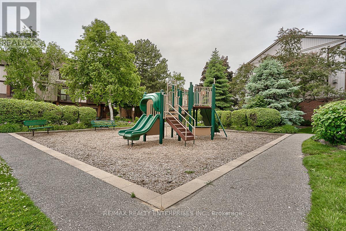 Photo 27 of 40 1060 Walden Circle, Mississauga ON