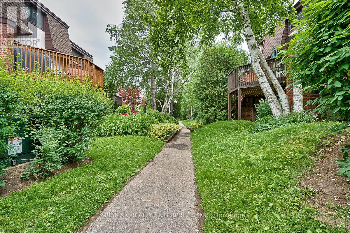 Photo 28 of 40 1060 Walden Circle, Mississauga ON