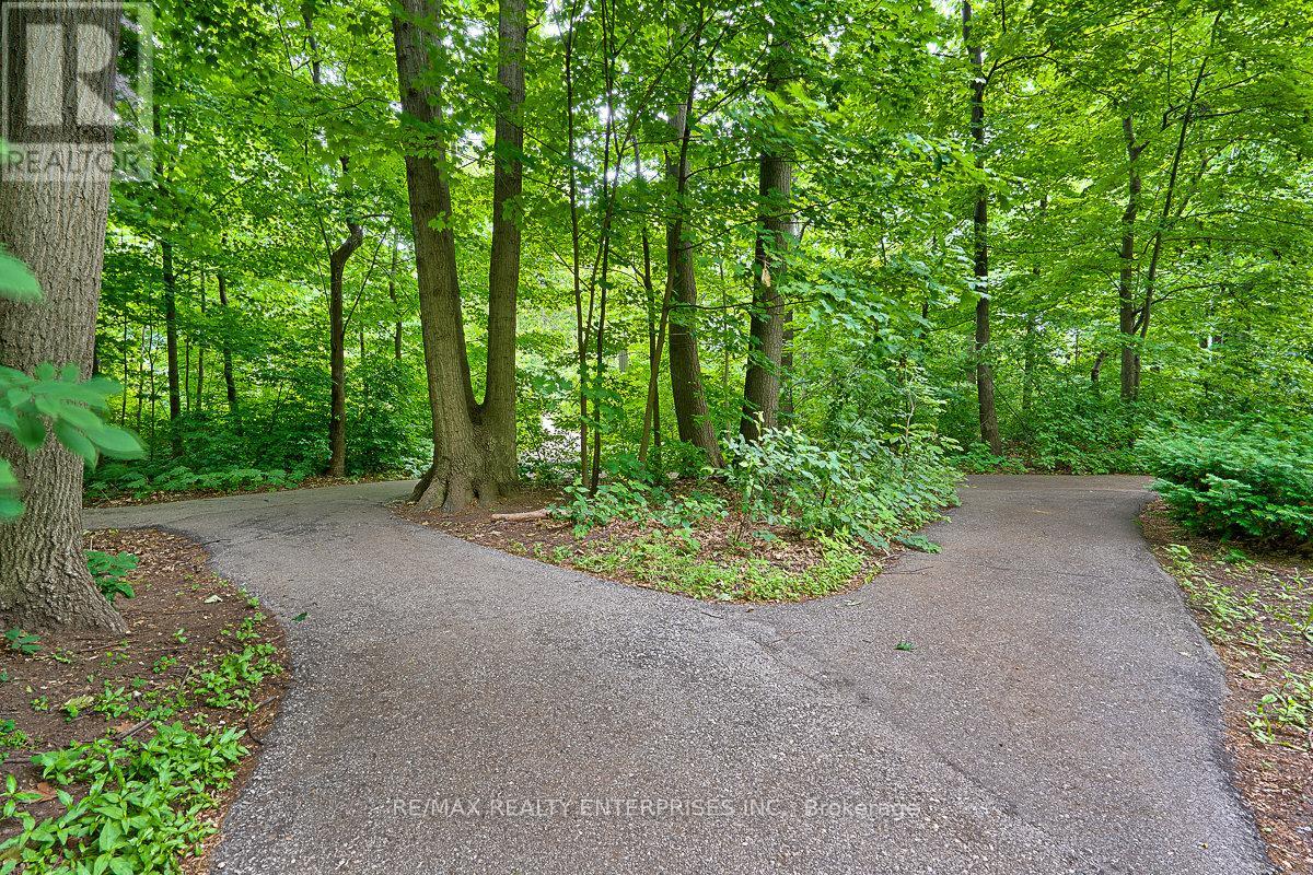 Photo 30 of 40 1060 Walden Circle, Mississauga ON