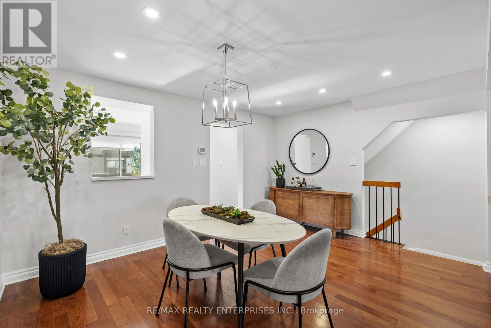 Photo 7 of 40 1060 Walden Circle, Mississauga ON