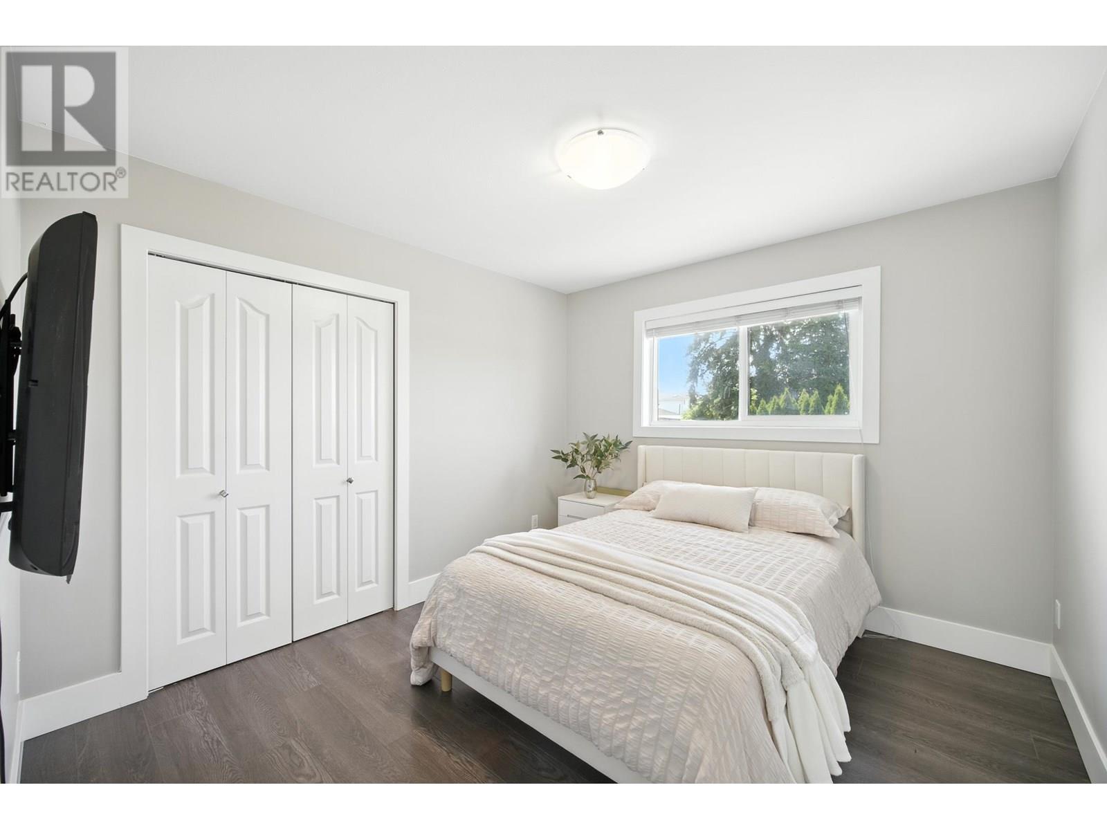 Photo 19 of 7563 1st Street, Burnaby BC