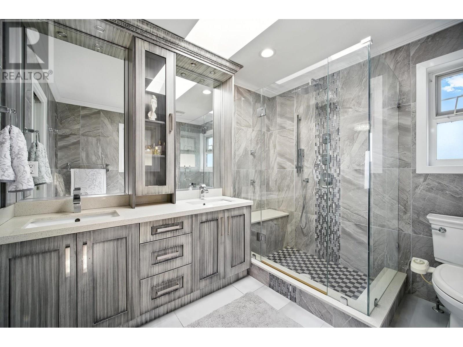 Photo 25 of 7563 1st Street, Burnaby BC