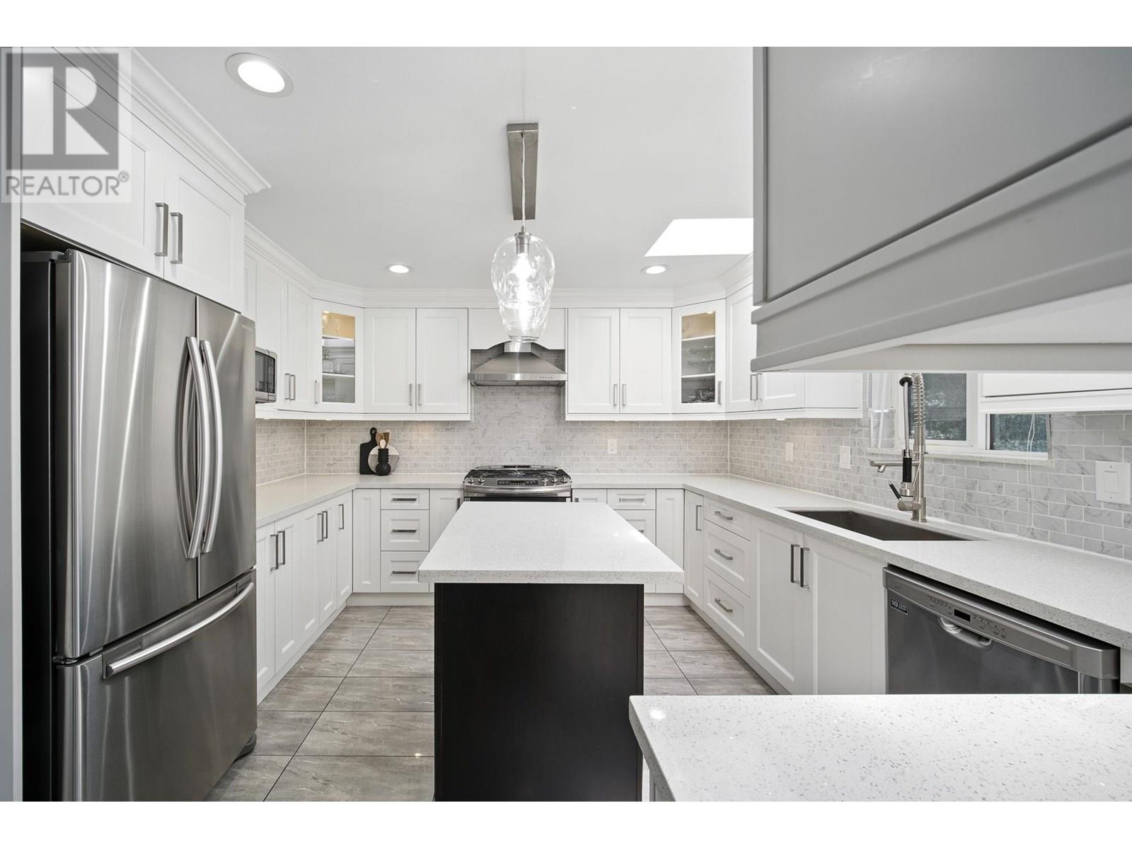 Photo 34 of 7563 1st Street, Burnaby BC