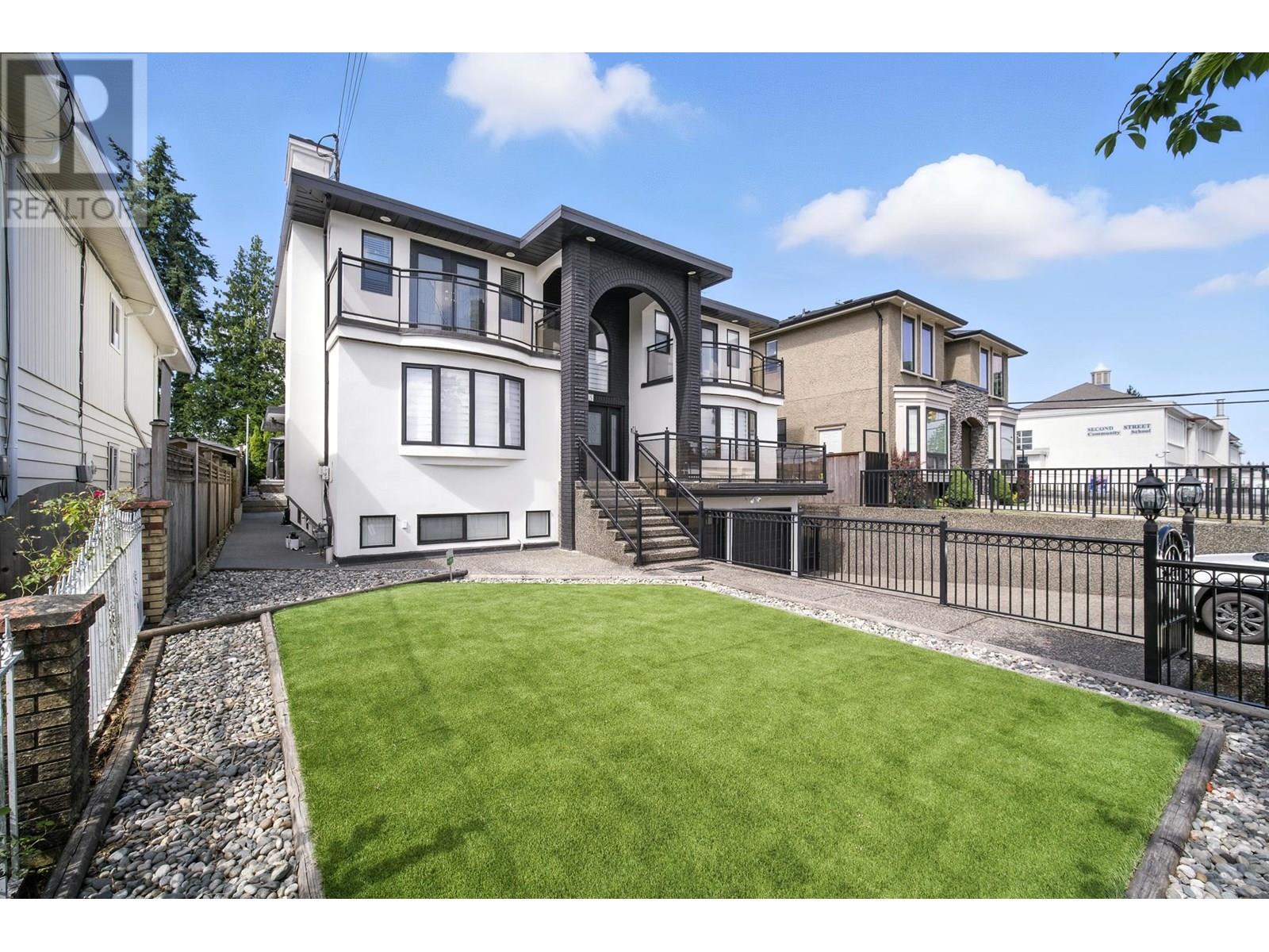 Photo 37 of 7563 1st Street, Burnaby BC