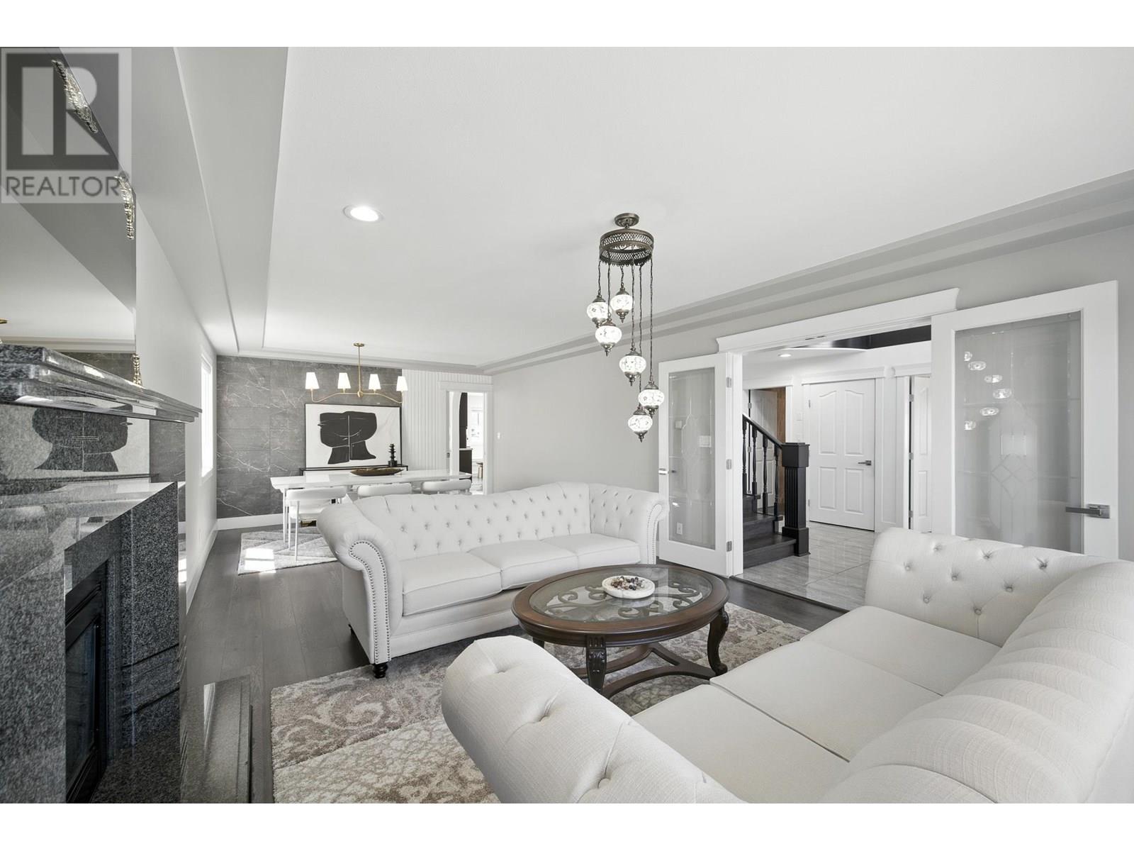 Photo 14 of 7563 1st Street, Burnaby BC