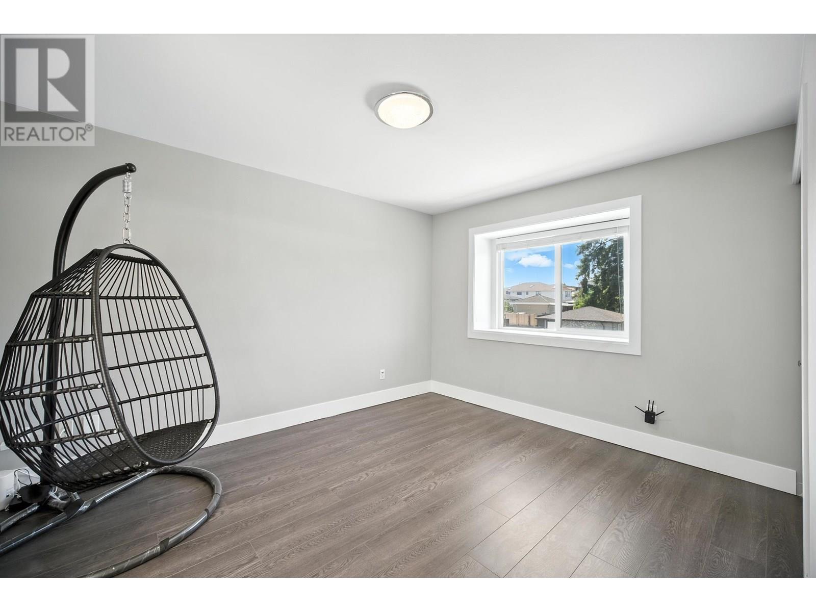Photo 3 of 7563 1st Street, Burnaby BC