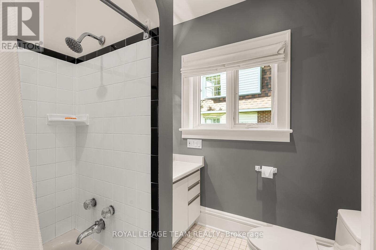 Photo 10 of 228 Rideau Terrace, Ottawa ON
