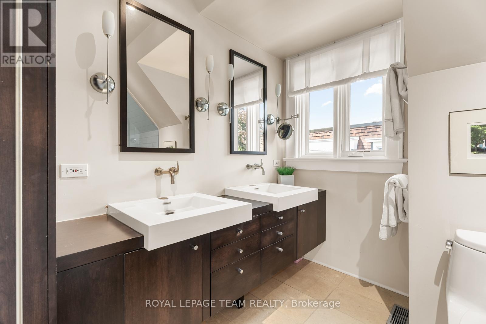 Photo 11 of 228 Rideau Terrace, Ottawa ON