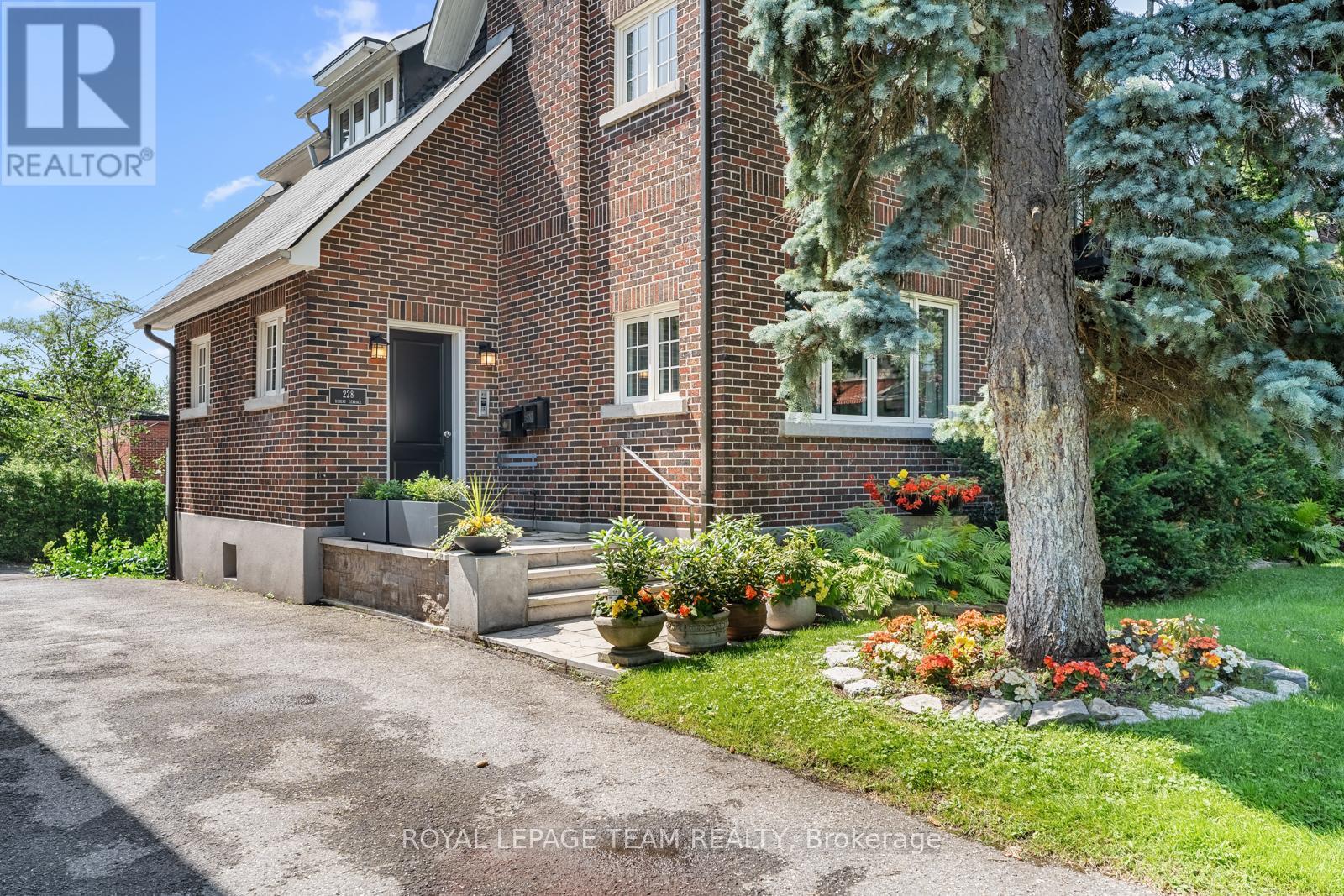 Photo 1 of 228 Rideau Terrace, Ottawa ON