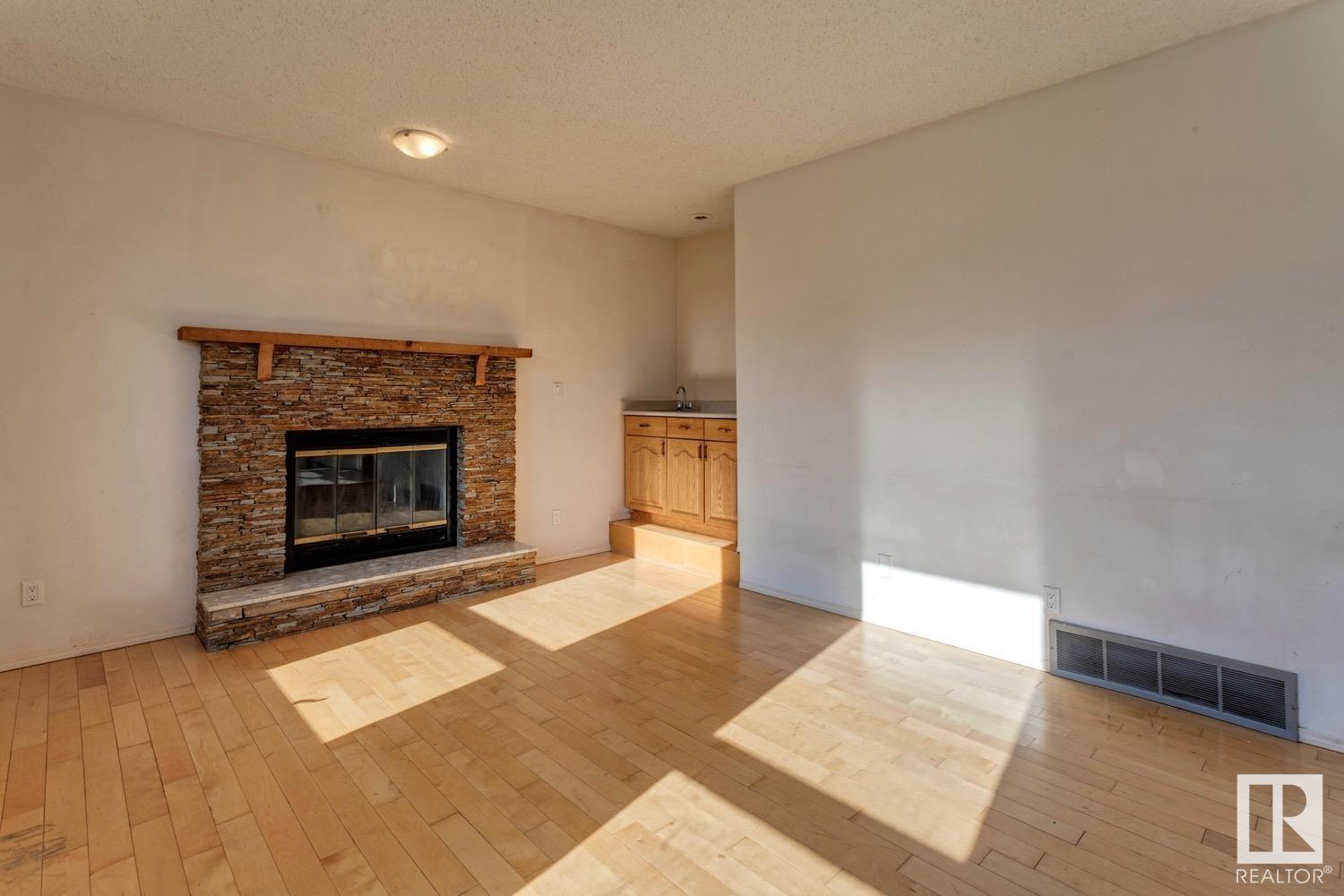 Photo 33 of 16117 108 St Nw Nw, Edmonton AB