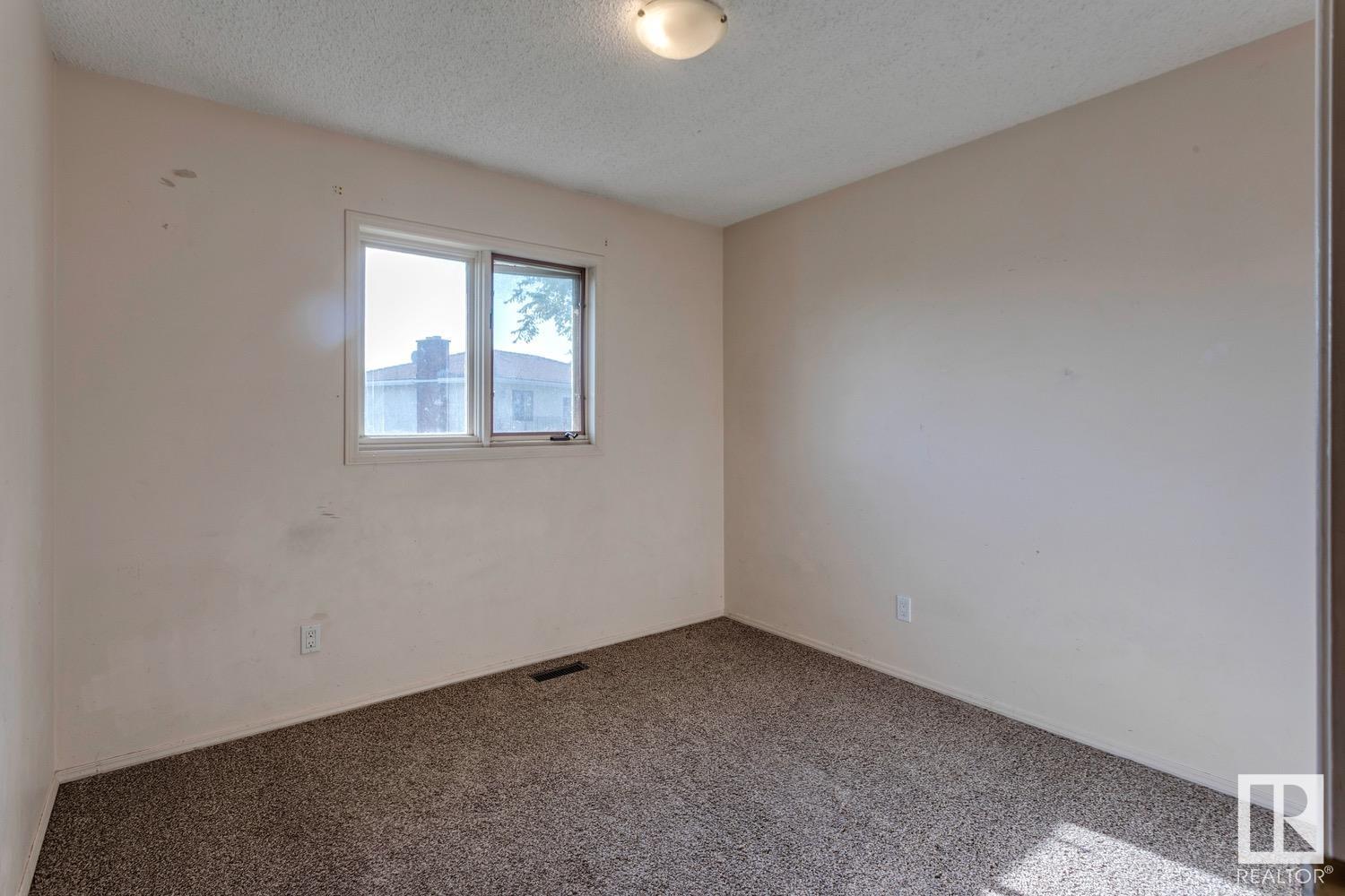 Photo 9 of 16117 108 St Nw Nw, Edmonton AB
