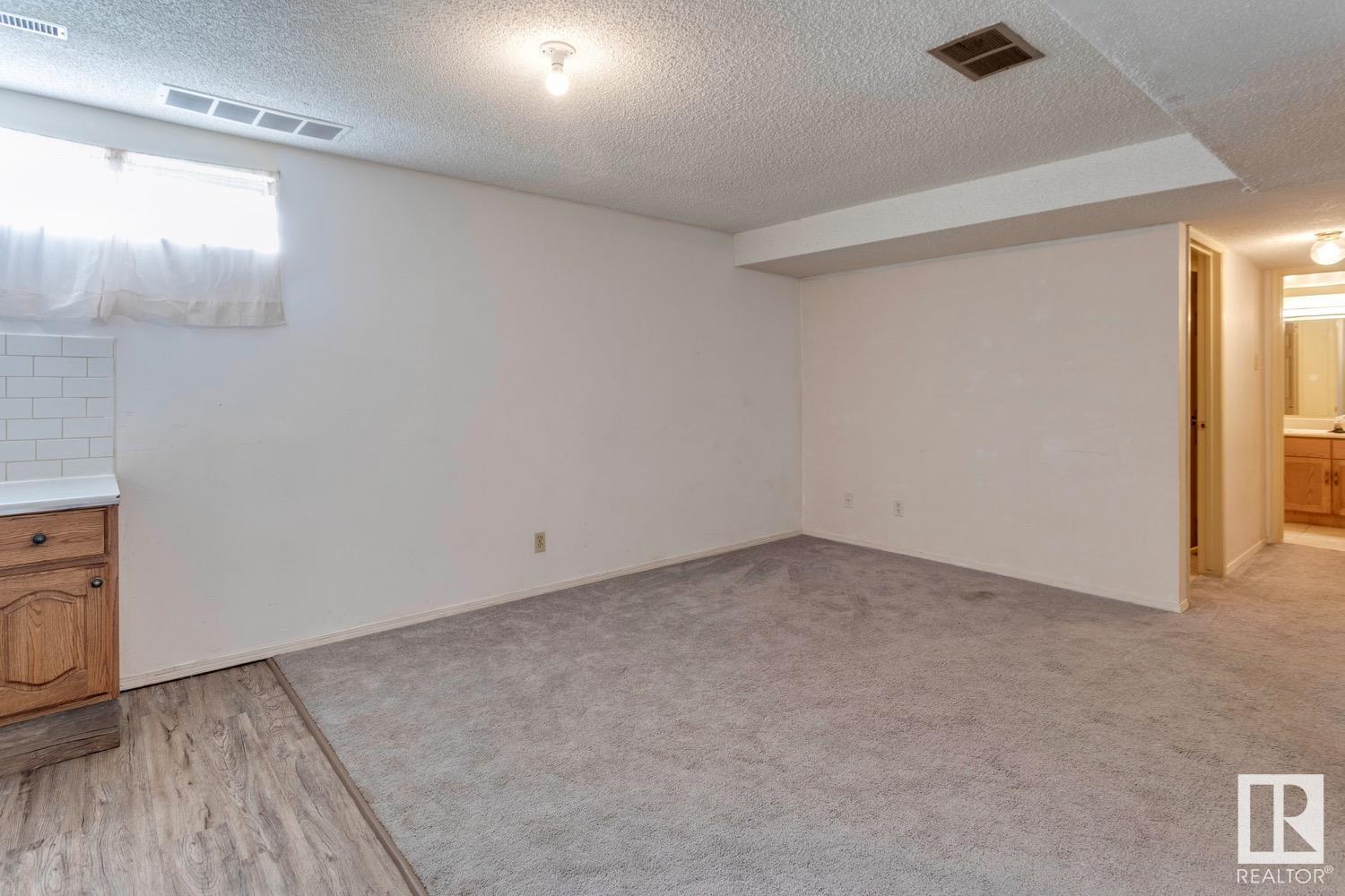 Photo 5 of 16117 108 St Nw Nw, Edmonton AB