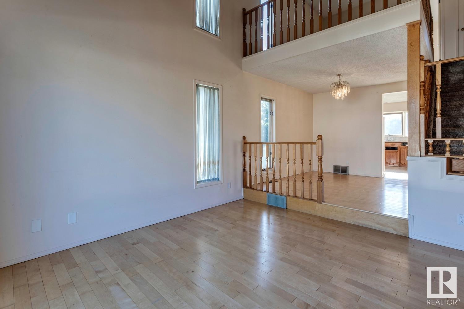 Photo 8 of 16117 108 St Nw Nw, Edmonton AB