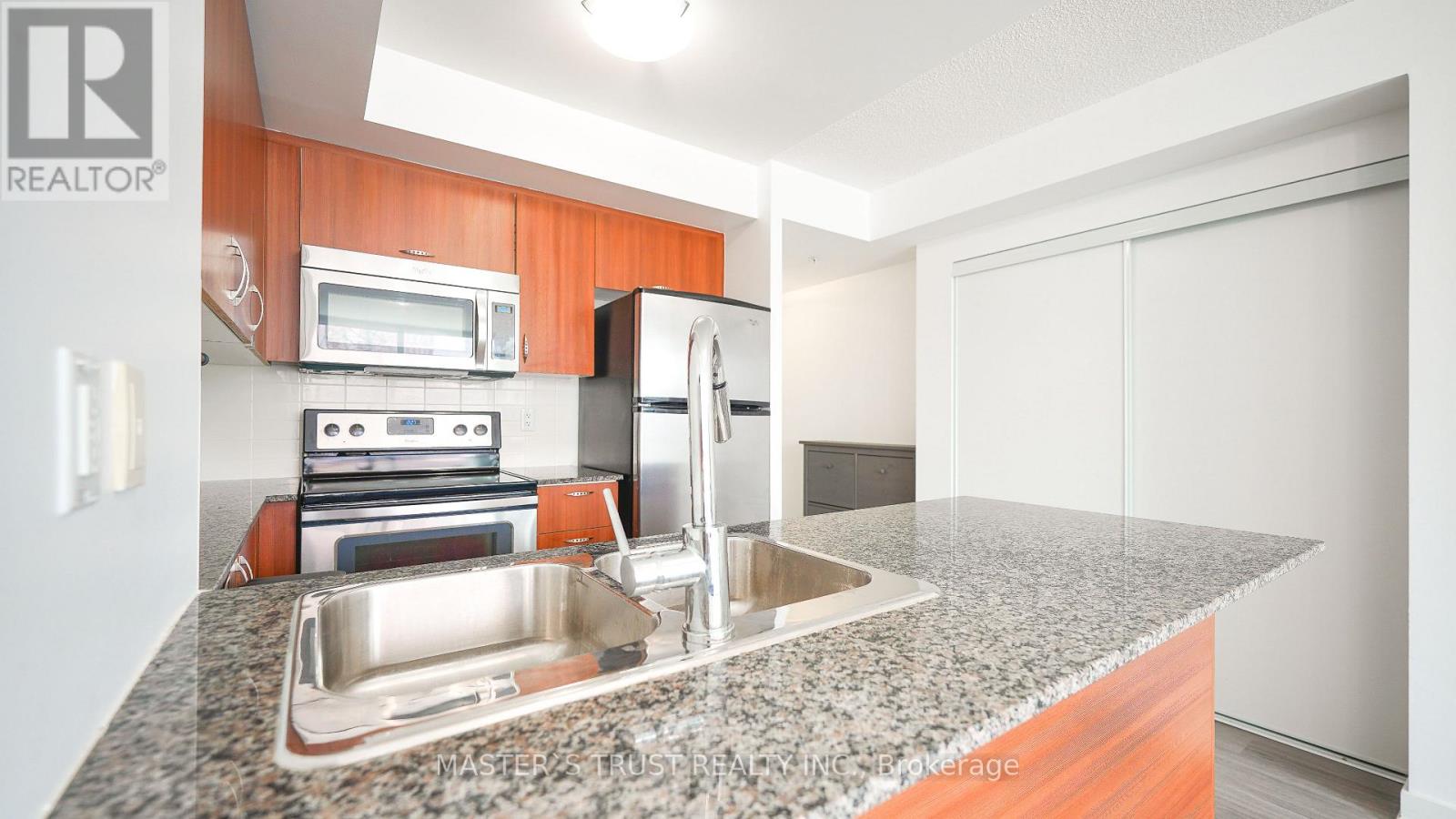 Photo 10 of 501 5740 Yonge Street, Toronto ON